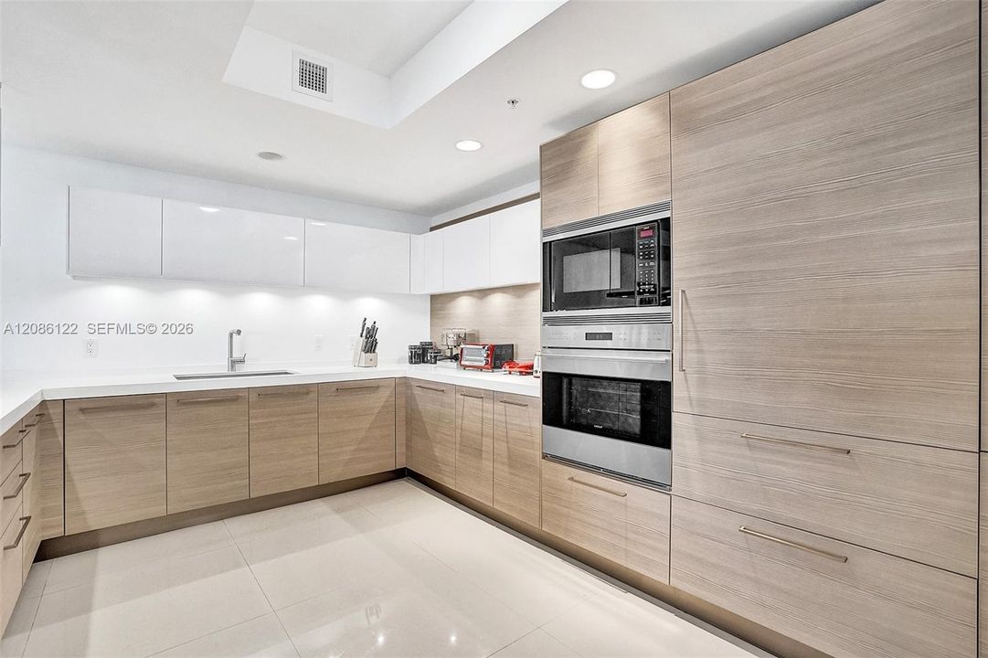 На продажу: $985,000 (2 спален, 2 ванн, 1736 Квадратных фут)