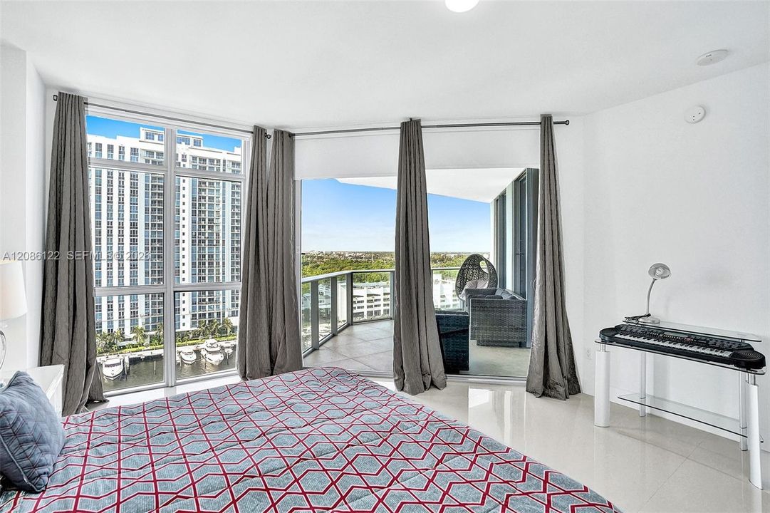 На продажу: $985,000 (2 спален, 2 ванн, 1736 Квадратных фут)