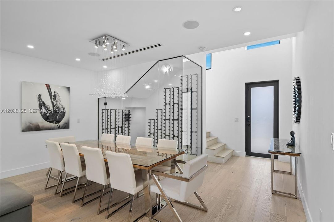 En Venta: $2,599,000 (6 camas, 4 baños, 3082 Pies cuadrados)