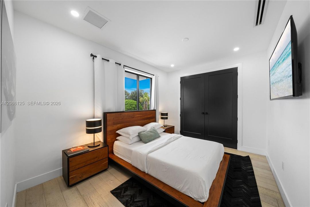 En Venta: $2,599,000 (6 camas, 4 baños, 3082 Pies cuadrados)