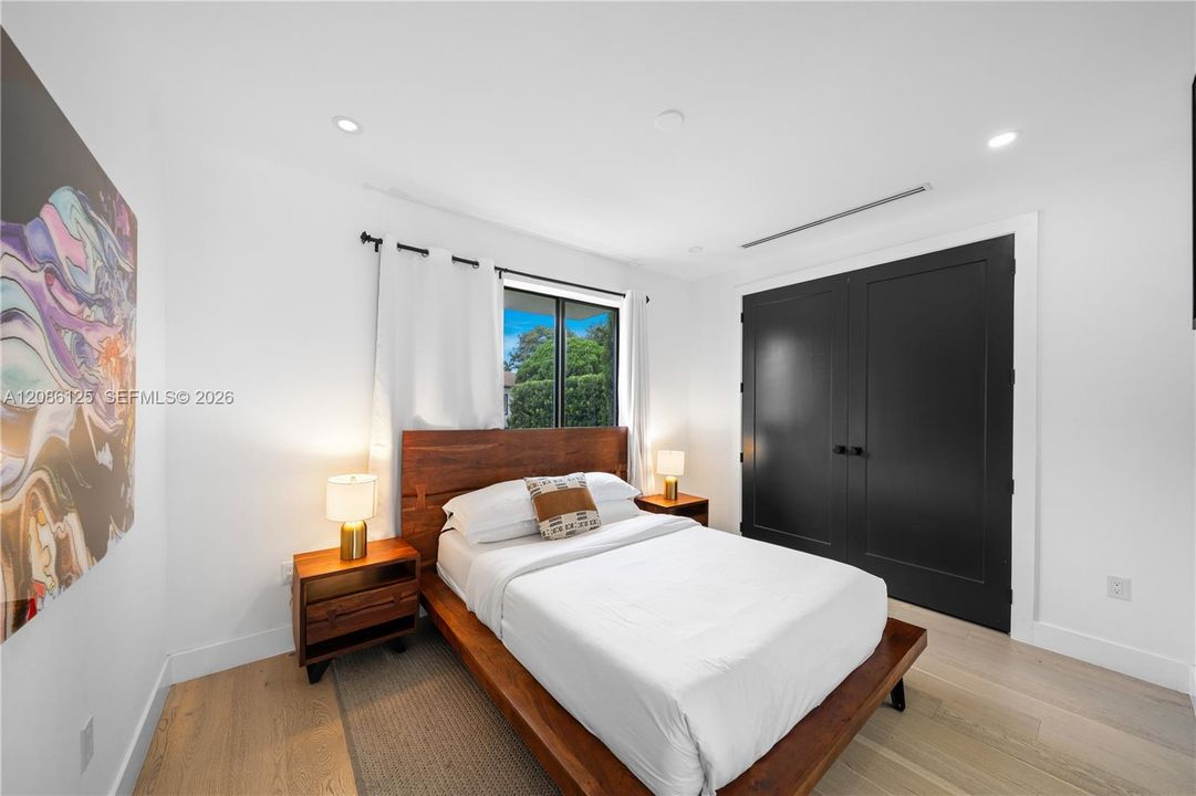 En Venta: $2,599,000 (6 camas, 4 baños, 3082 Pies cuadrados)