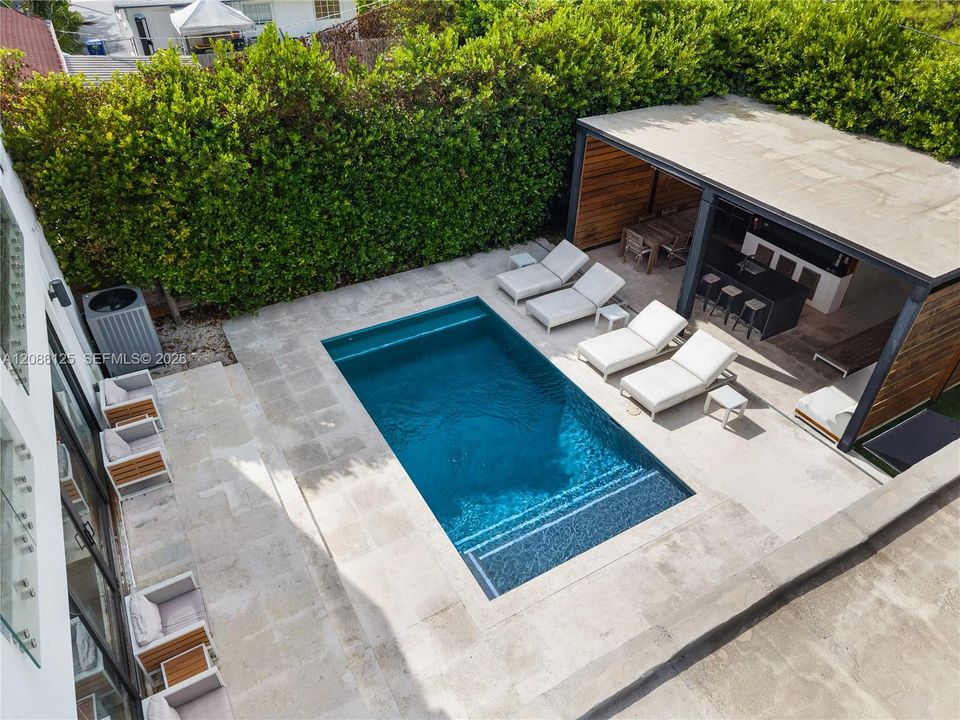 En Venta: $2,599,000 (6 camas, 4 baños, 3082 Pies cuadrados)