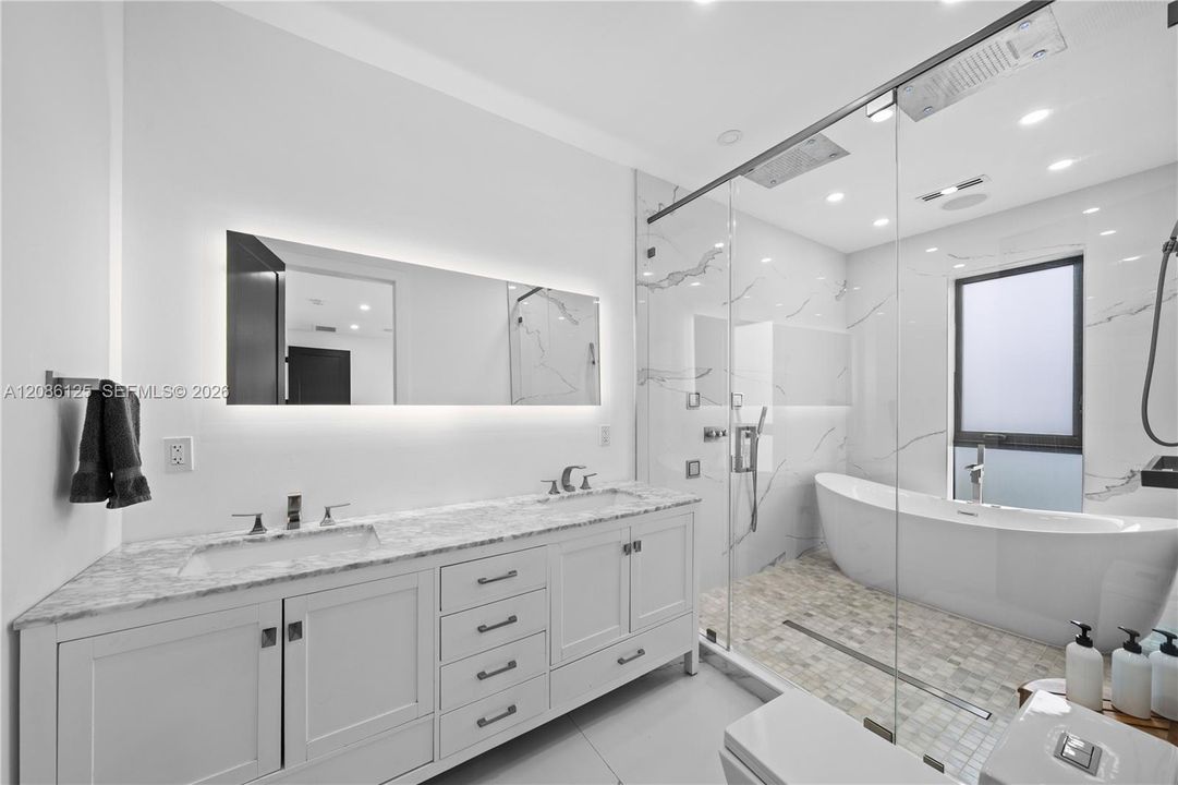 En Venta: $2,599,000 (6 camas, 4 baños, 3082 Pies cuadrados)