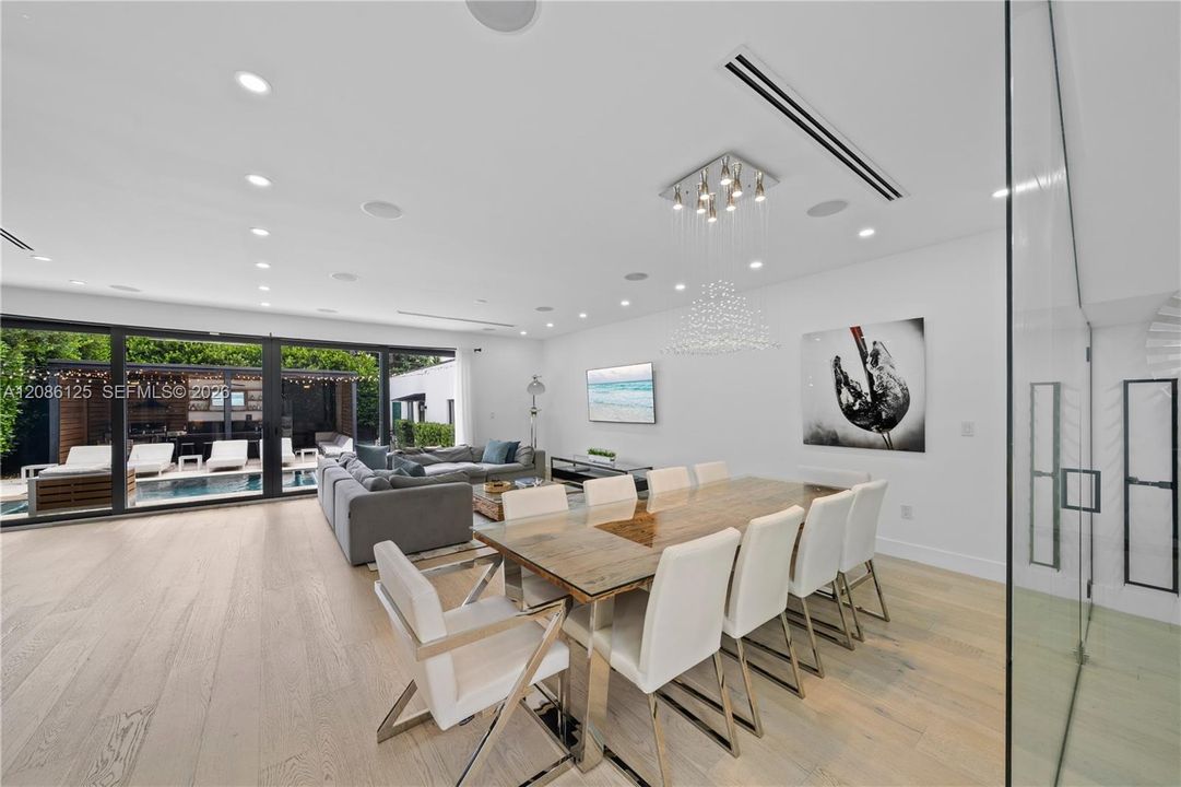 En Venta: $2,599,000 (6 camas, 4 baños, 3082 Pies cuadrados)