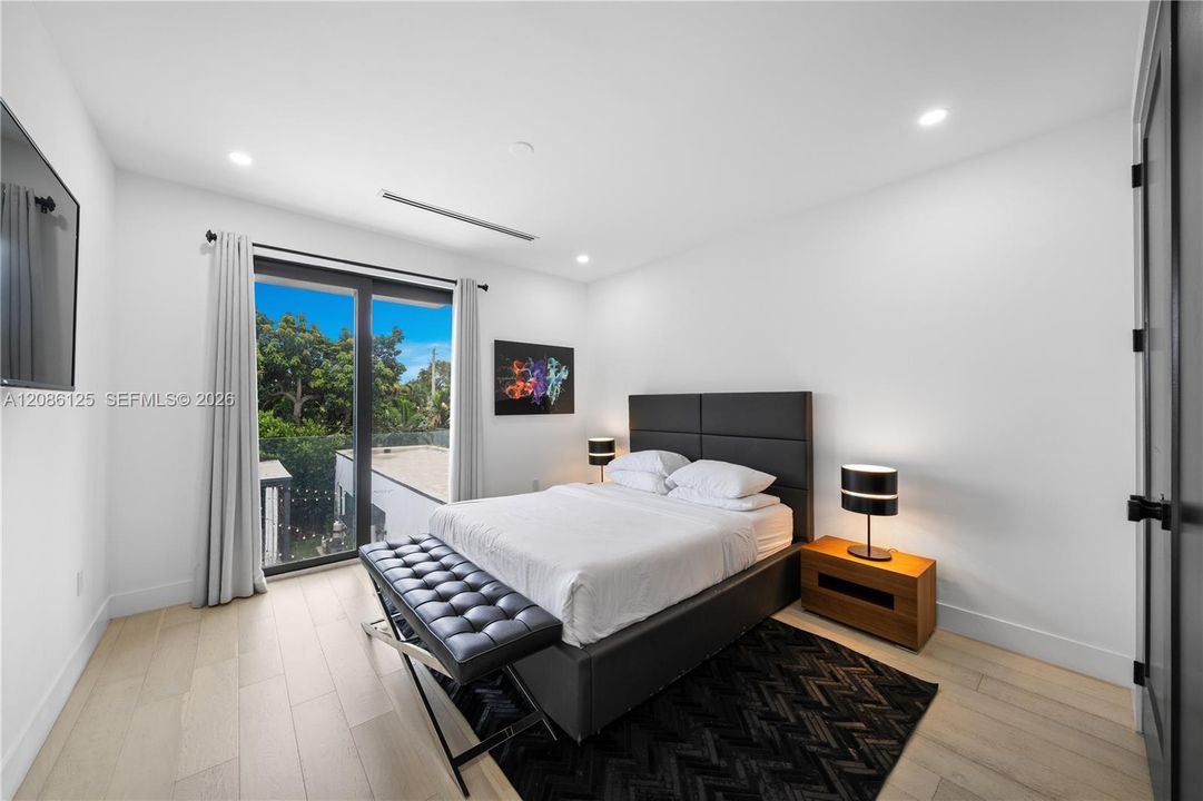 En Venta: $2,599,000 (6 camas, 4 baños, 3082 Pies cuadrados)