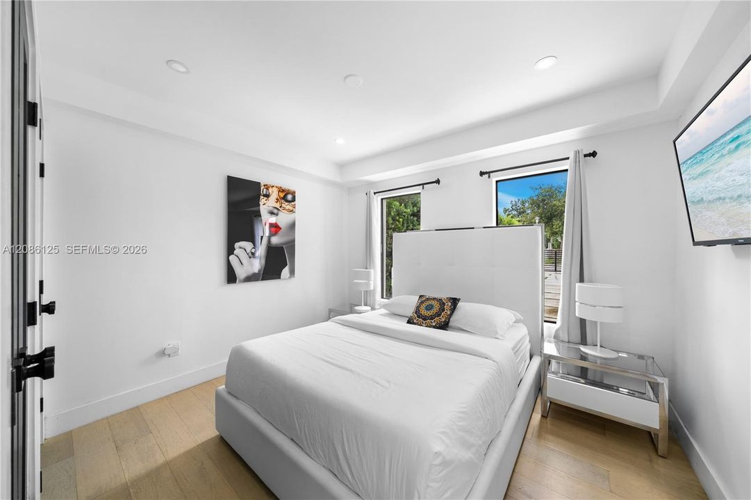 En Venta: $2,599,000 (6 camas, 4 baños, 3082 Pies cuadrados)
