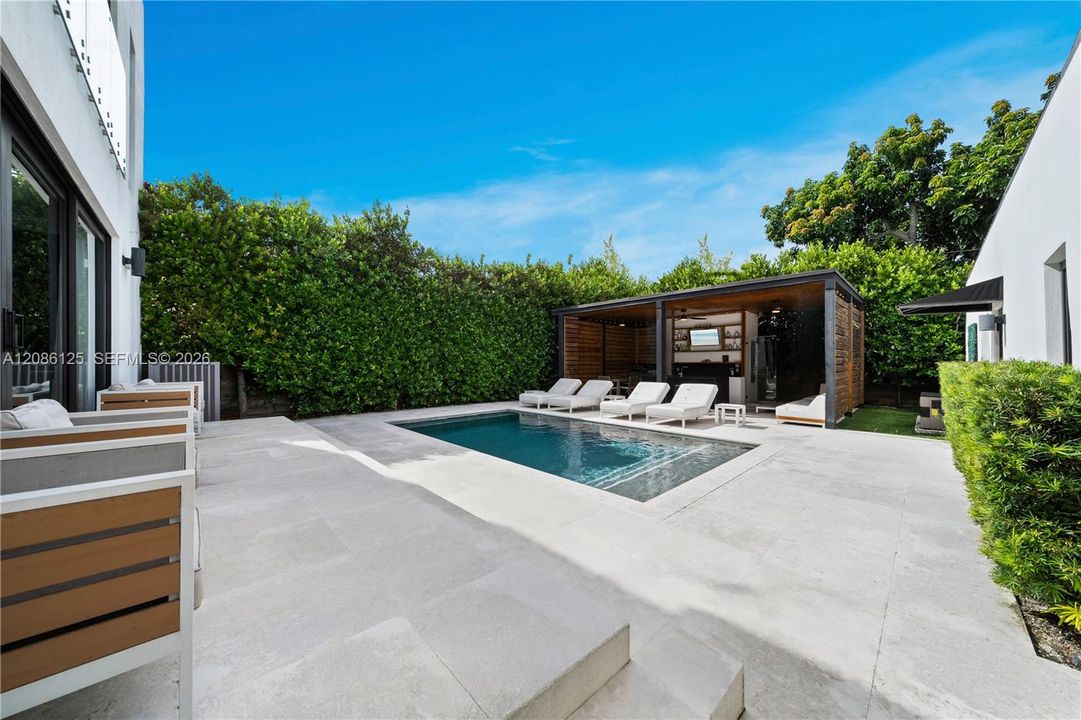 En Venta: $2,599,000 (6 camas, 4 baños, 3082 Pies cuadrados)