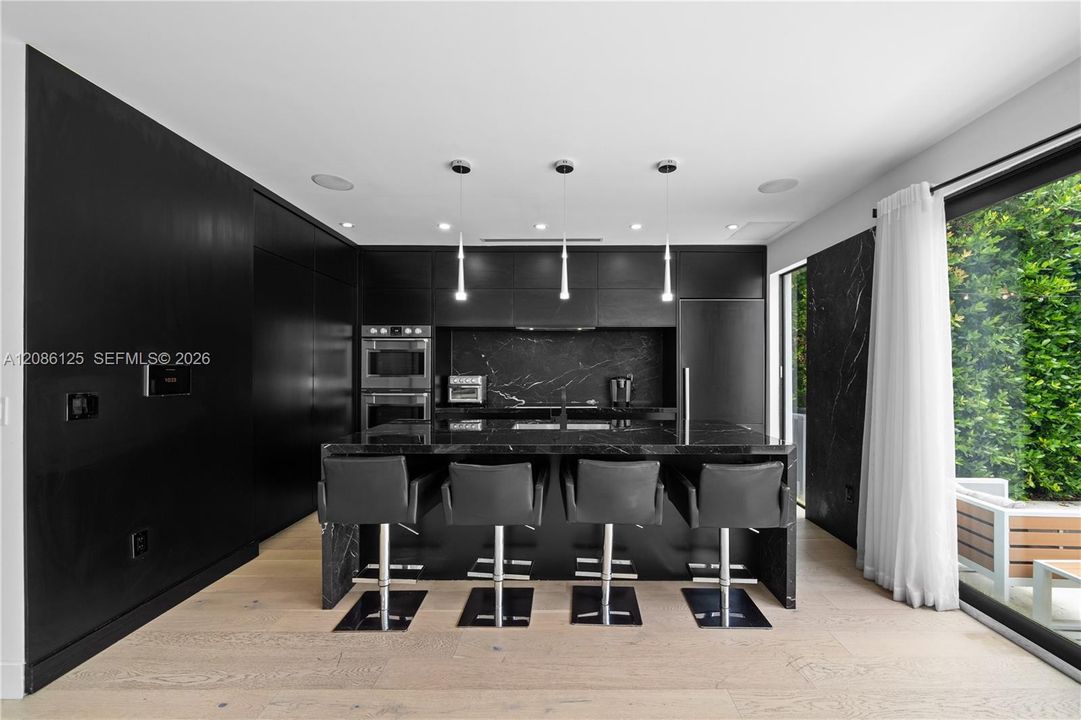 En Venta: $2,599,000 (6 camas, 4 baños, 3082 Pies cuadrados)