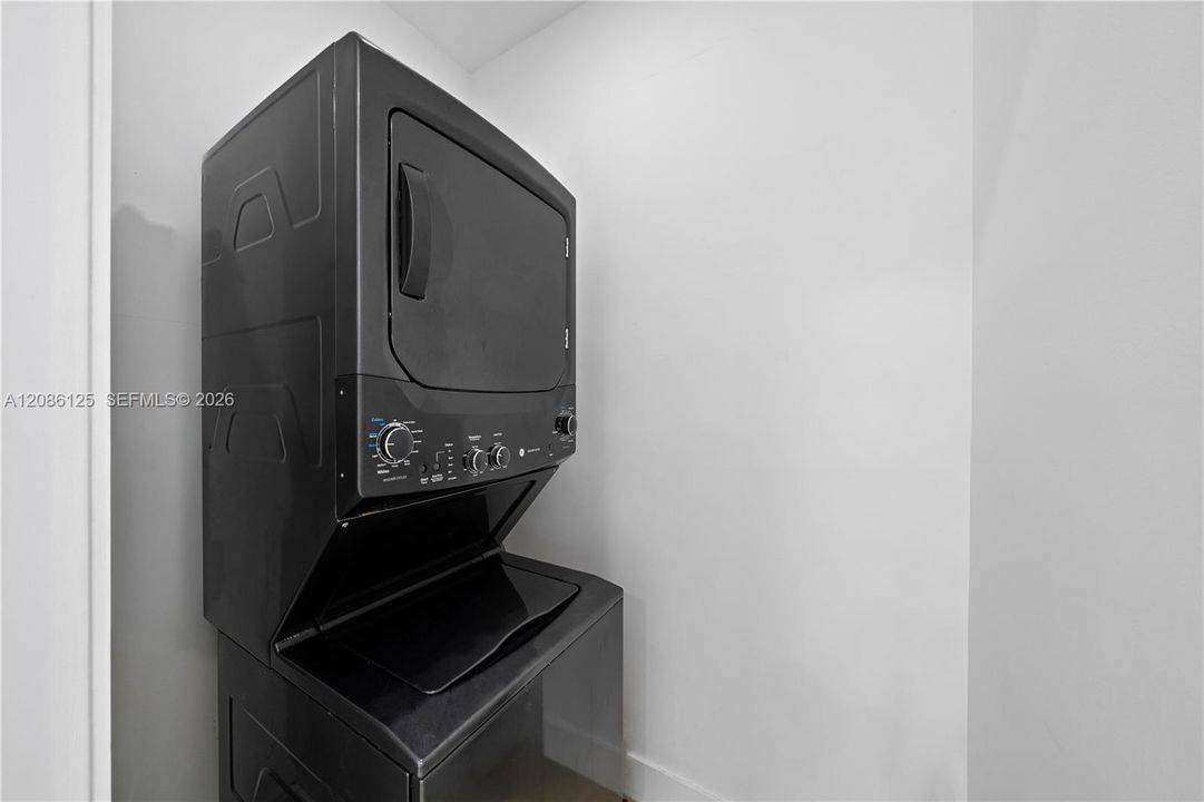 En Venta: $2,599,000 (6 camas, 4 baños, 3082 Pies cuadrados)