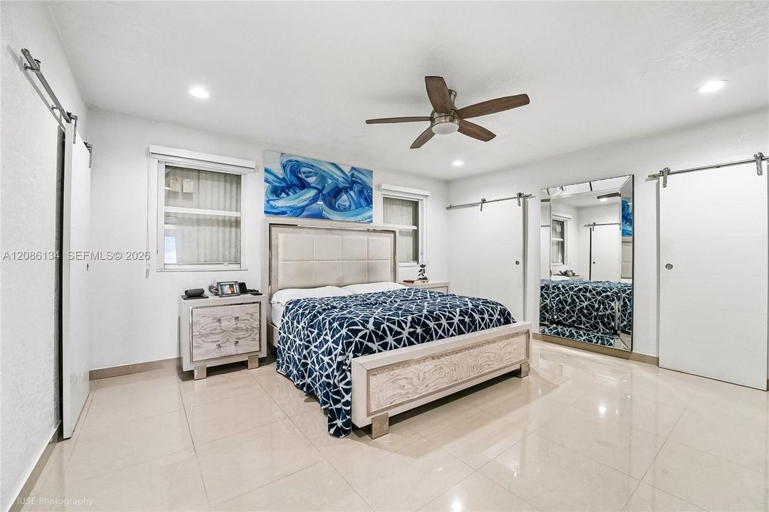 For Sale: $892,000 (5 beds, 5 baths, 2832 Square Feet)