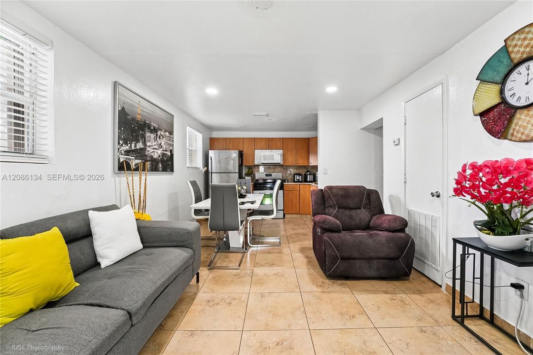 For Sale: $892,000 (5 beds, 5 baths, 2832 Square Feet)
