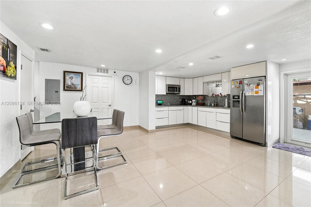 For Sale: $892,000 (5 beds, 5 baths, 2832 Square Feet)