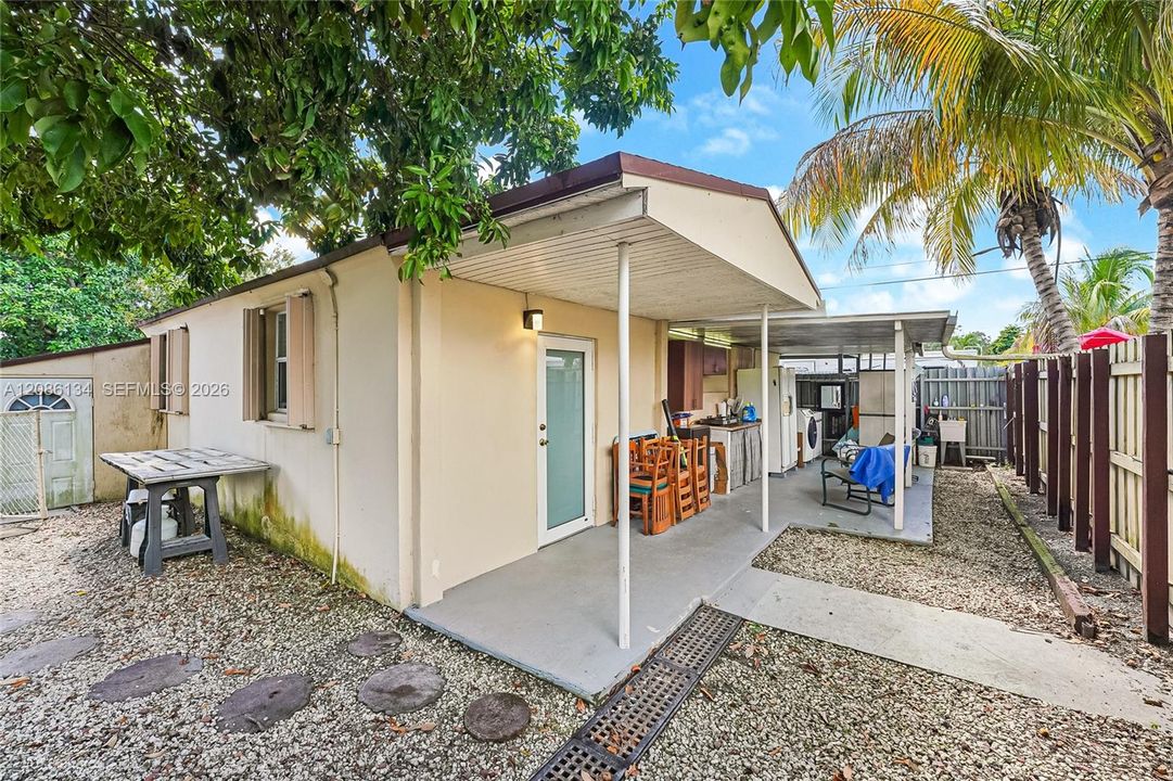 For Sale: $892,000 (5 beds, 5 baths, 2832 Square Feet)