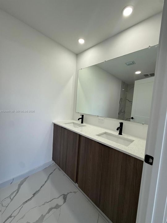 For Rent: $2,850 (4 beds, 2 baths, 1800 Square Feet)