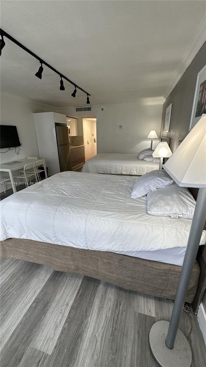 For Sale: $119,900 (0 beds, 1 baths, 410 Square Feet)