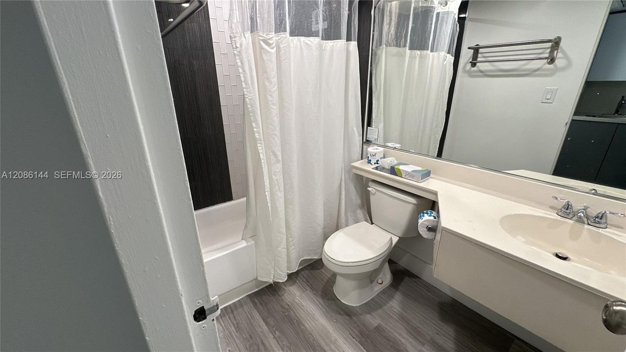For Sale: $119,900 (0 beds, 1 baths, 410 Square Feet)