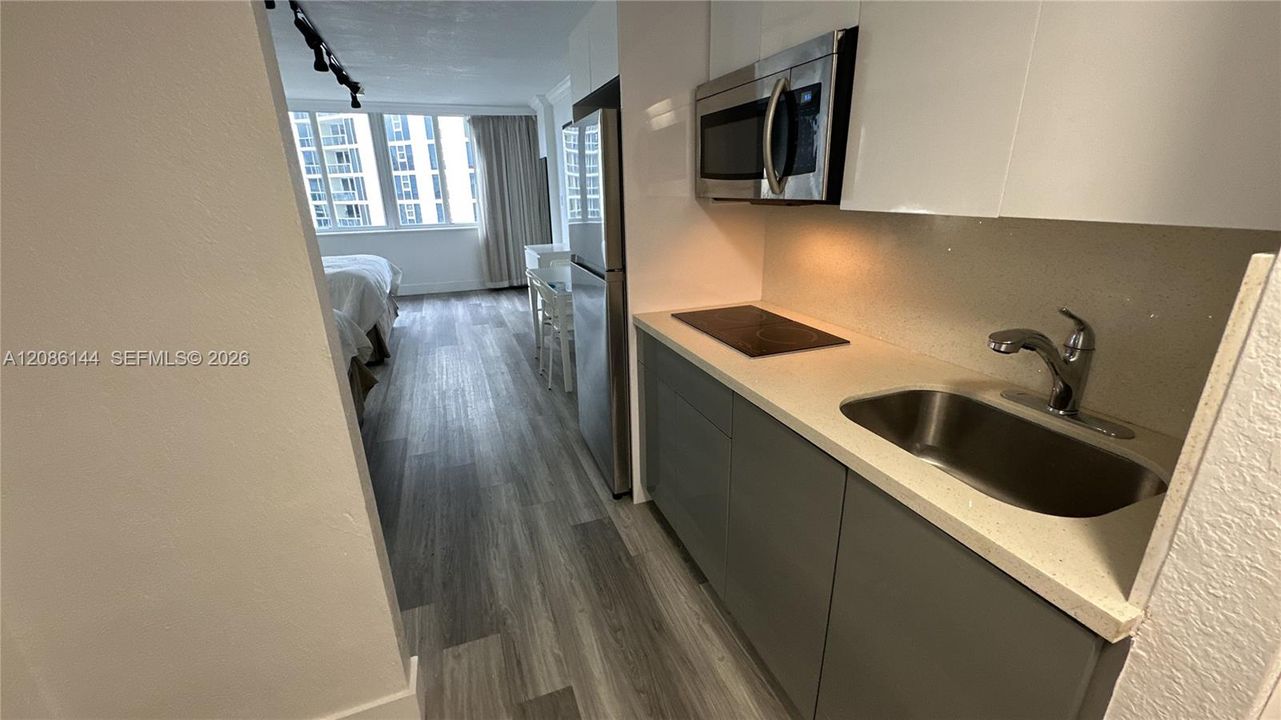 For Sale: $119,900 (0 beds, 1 baths, 410 Square Feet)