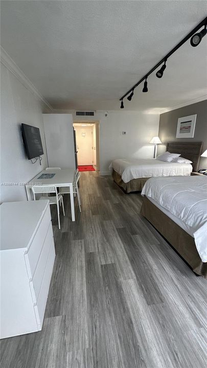 For Sale: $119,900 (0 beds, 1 baths, 410 Square Feet)