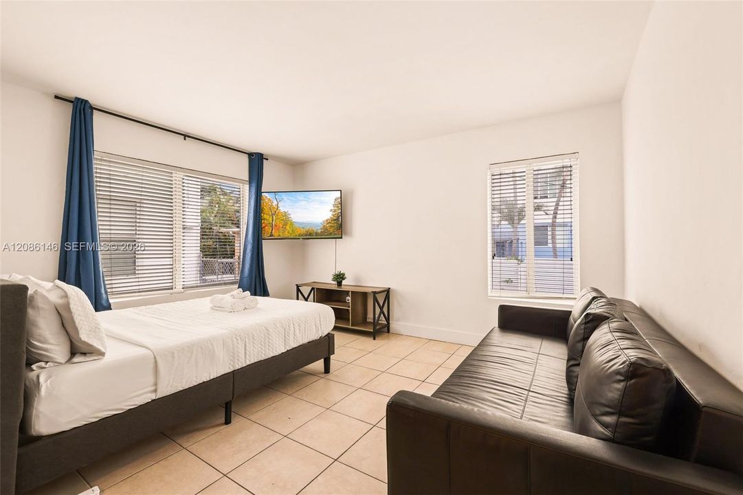 For Rent: $1,950 (1 beds, 1 baths, 10880 Square Feet)