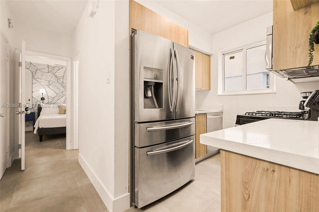 For Rent: $1,950 (1 beds, 1 baths, 10880 Square Feet)