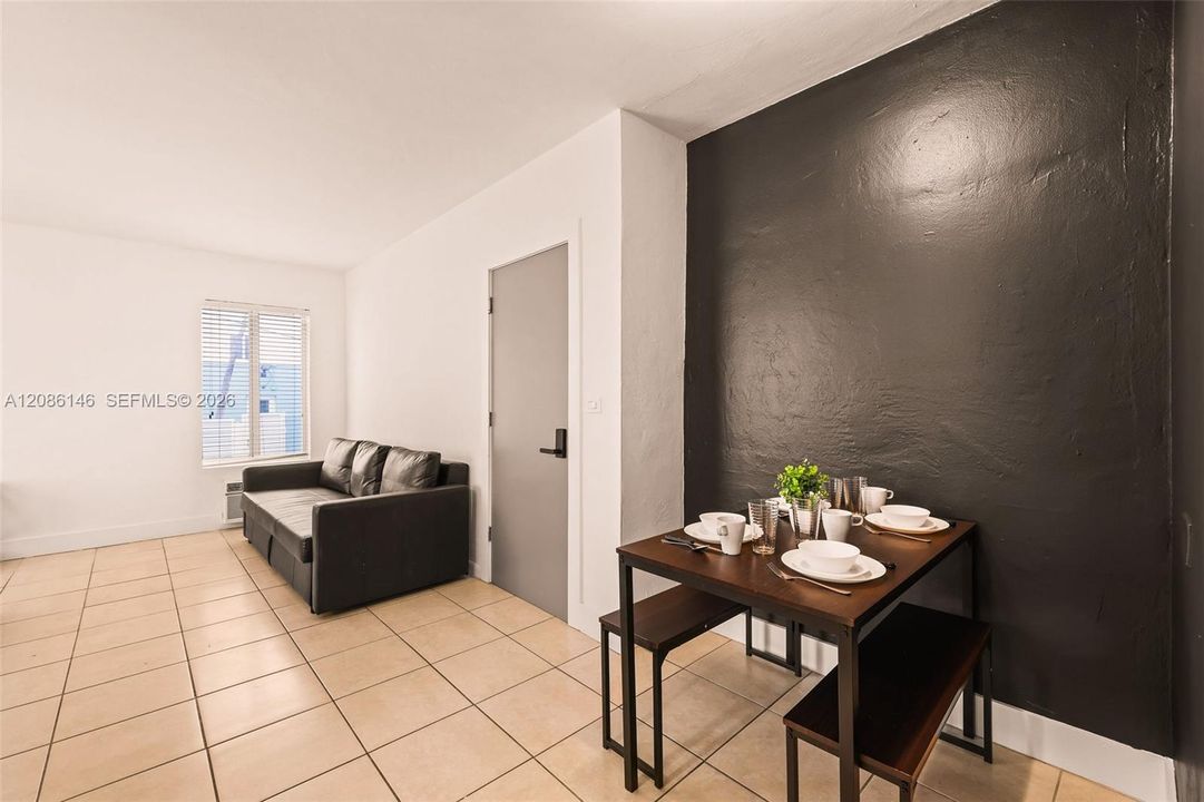 For Rent: $1,950 (1 beds, 1 baths, 10880 Square Feet)