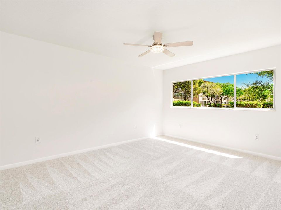 24. 1651 SW 127th Ave Interior