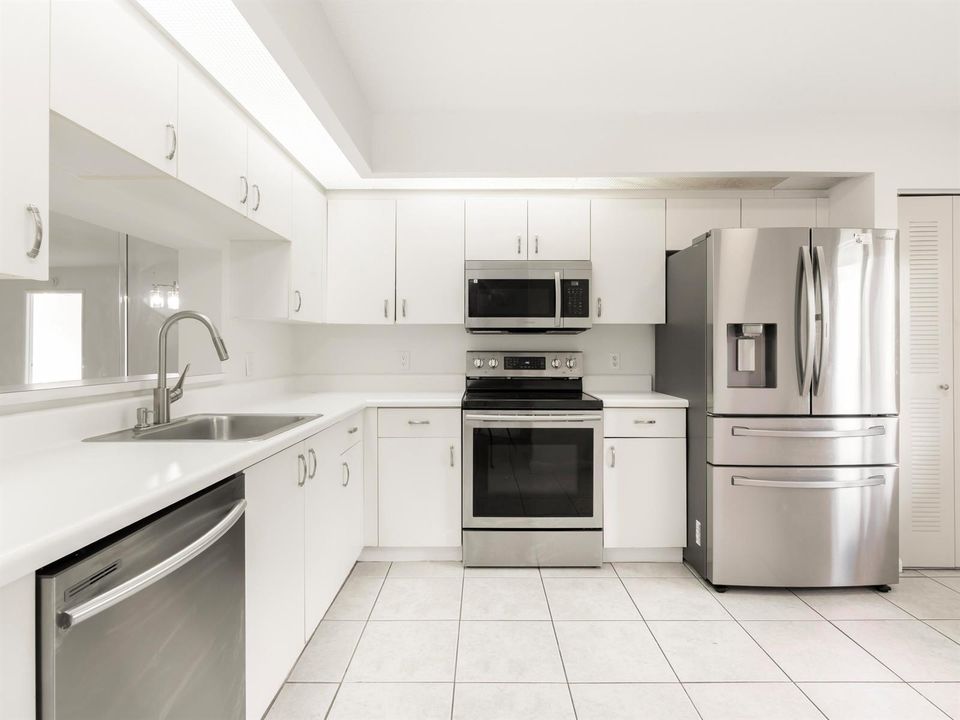 05. 1651 SW 127th Ave Interior