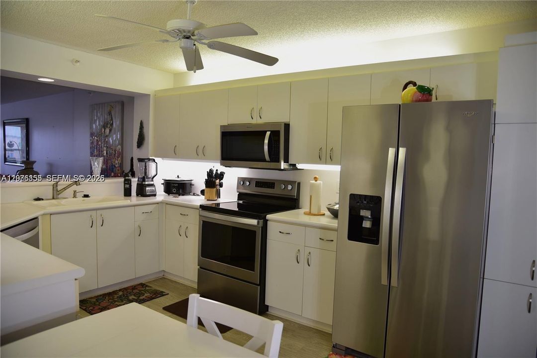 На продажу: $225,000 (2 спален, 2 ванн, 1500 Квадратных фут)