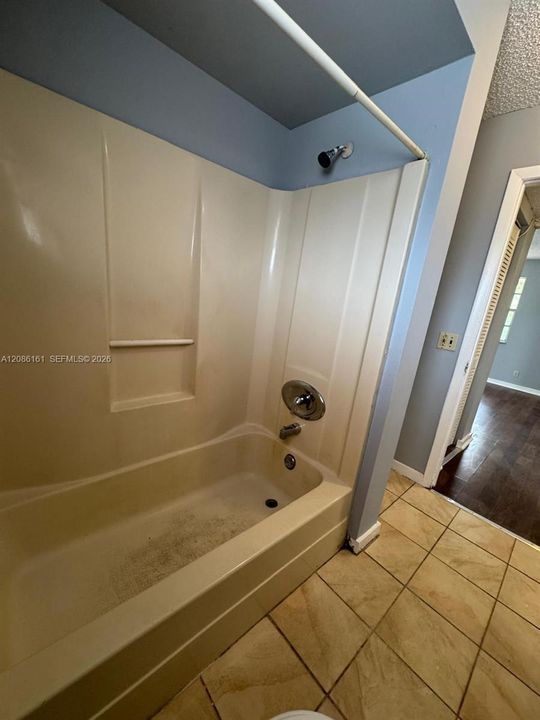 For Rent: $1,675 (2 beds, 1 baths, 900 Square Feet)