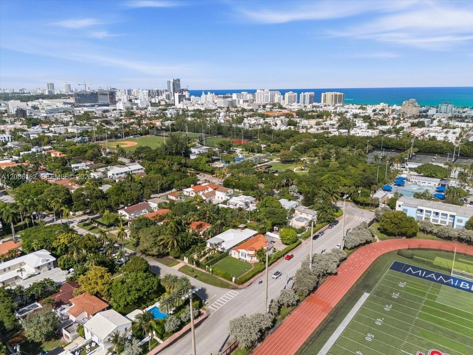 На продажу: $1,650,000 (3 спален, 3 ванн, 2385 Квадратных фут)