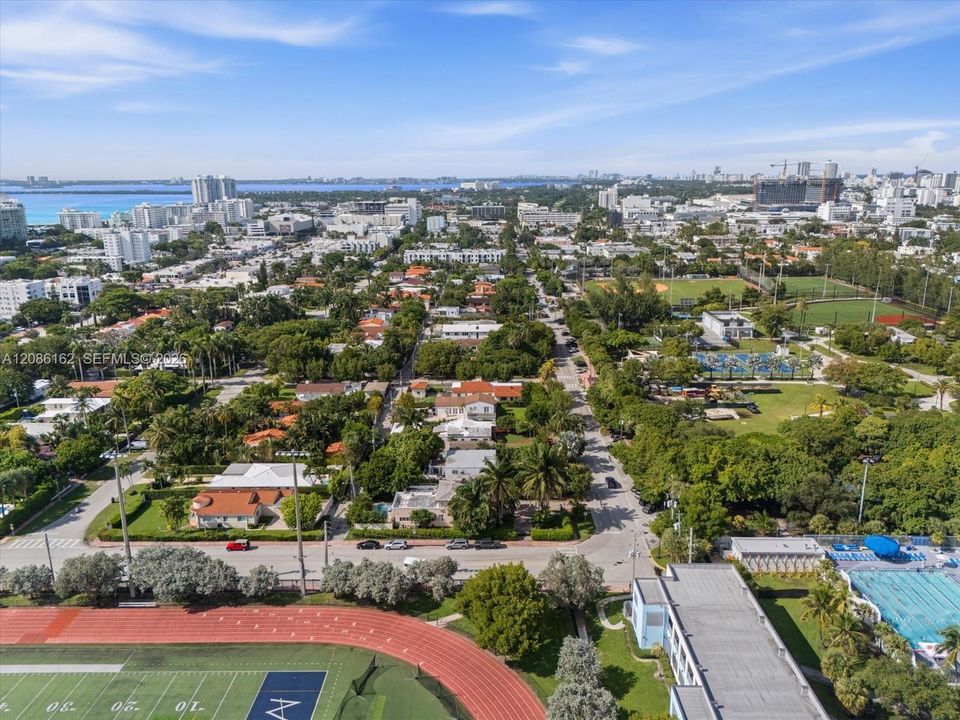 На продажу: $1,650,000 (3 спален, 3 ванн, 2385 Квадратных фут)