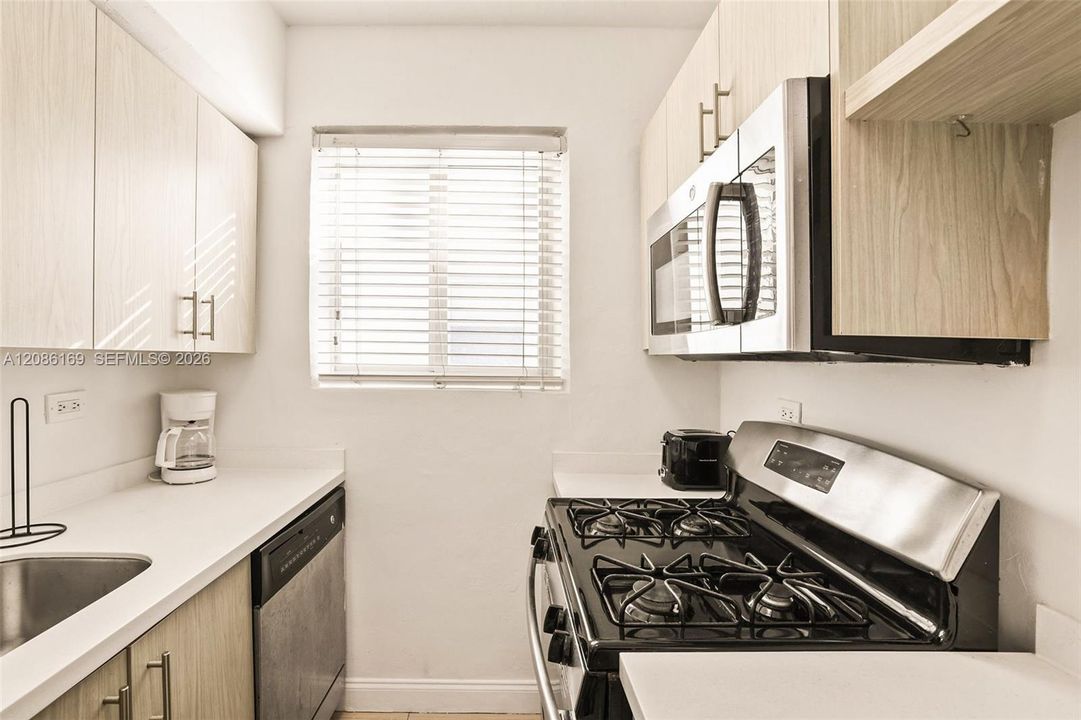 В аренду: $1,950 (1 спален, 1 ванн, 10880 Квадратных фут)