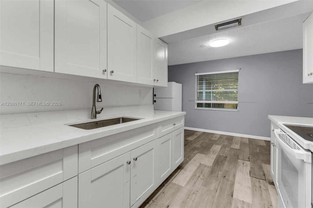 В аренду: $2,900 (4 спален, 2 ванн, 1364 Квадратных фут)