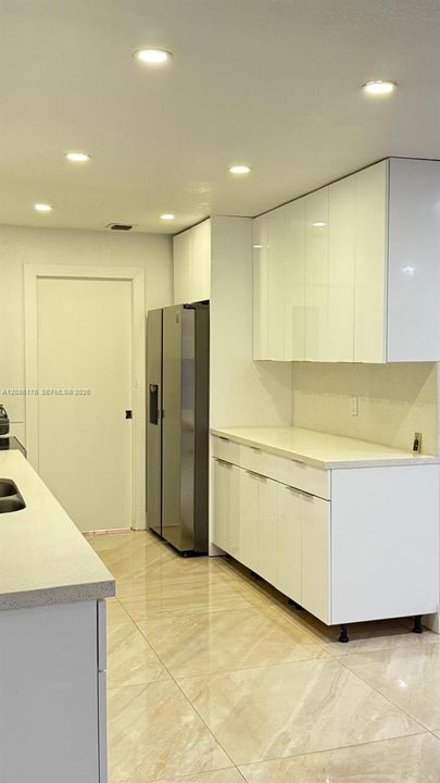 В аренду: $2,600 (2 спален, 1 ванн, 1514 Квадратных фут)