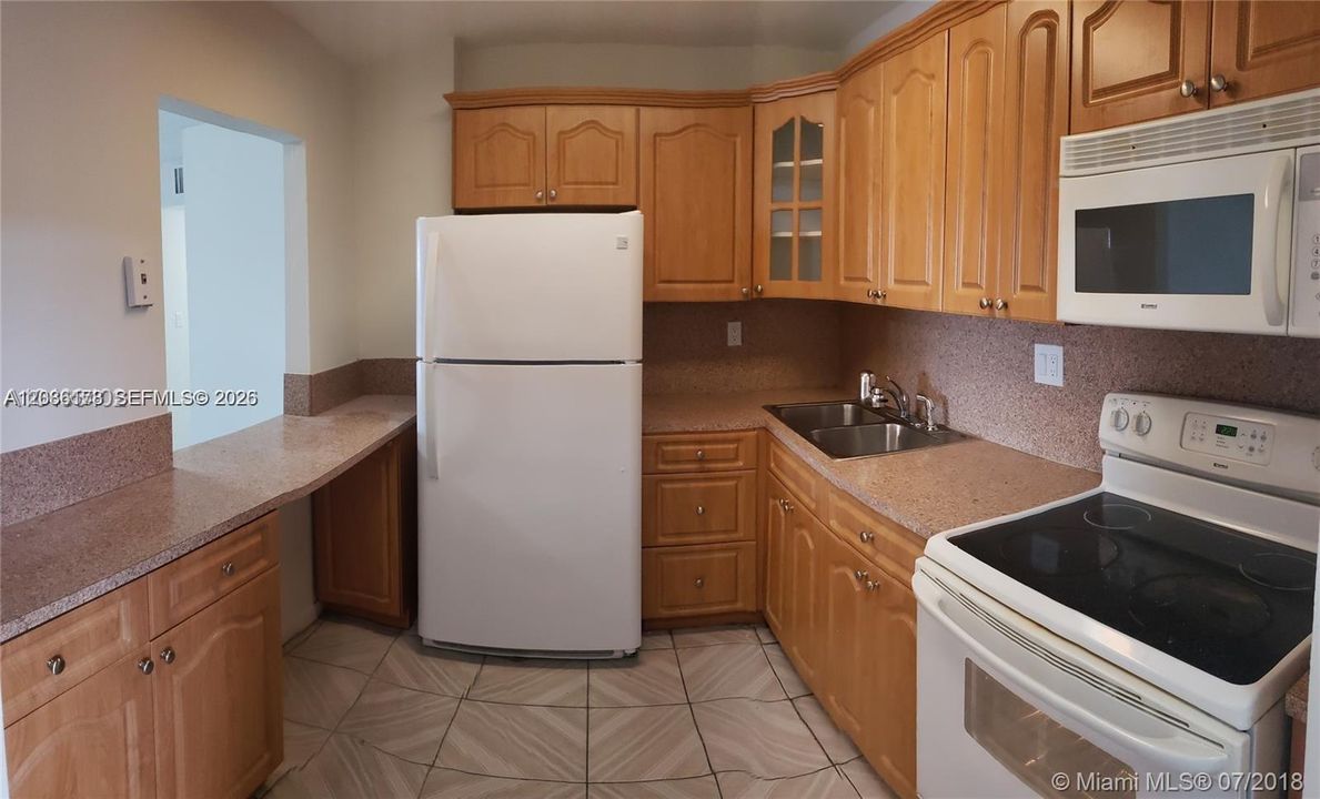 For Rent: $2,600 (3 beds, 2 baths, 1016 Square Feet)