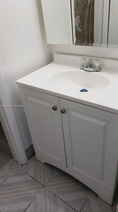 For Rent: $2,600 (3 beds, 2 baths, 1016 Square Feet)
