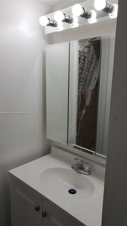 For Rent: $2,600 (3 beds, 2 baths, 1016 Square Feet)