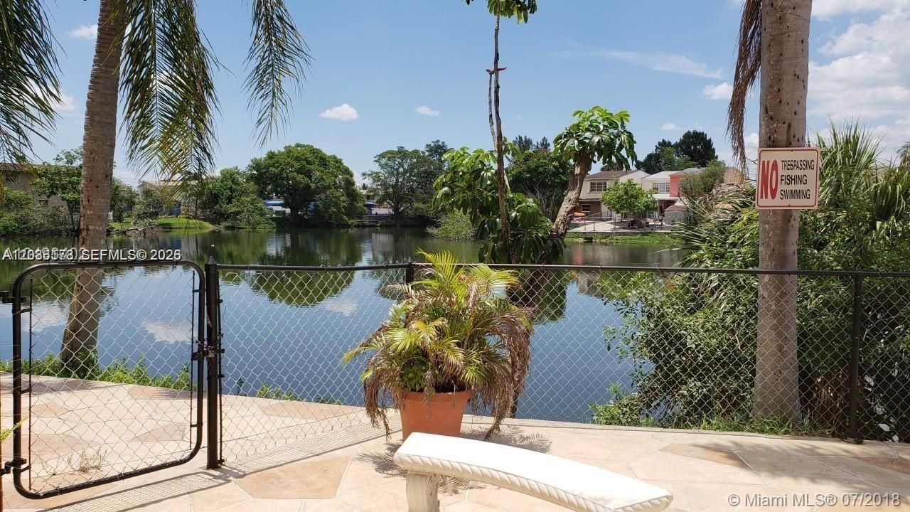 For Rent: $2,600 (3 beds, 2 baths, 1016 Square Feet)