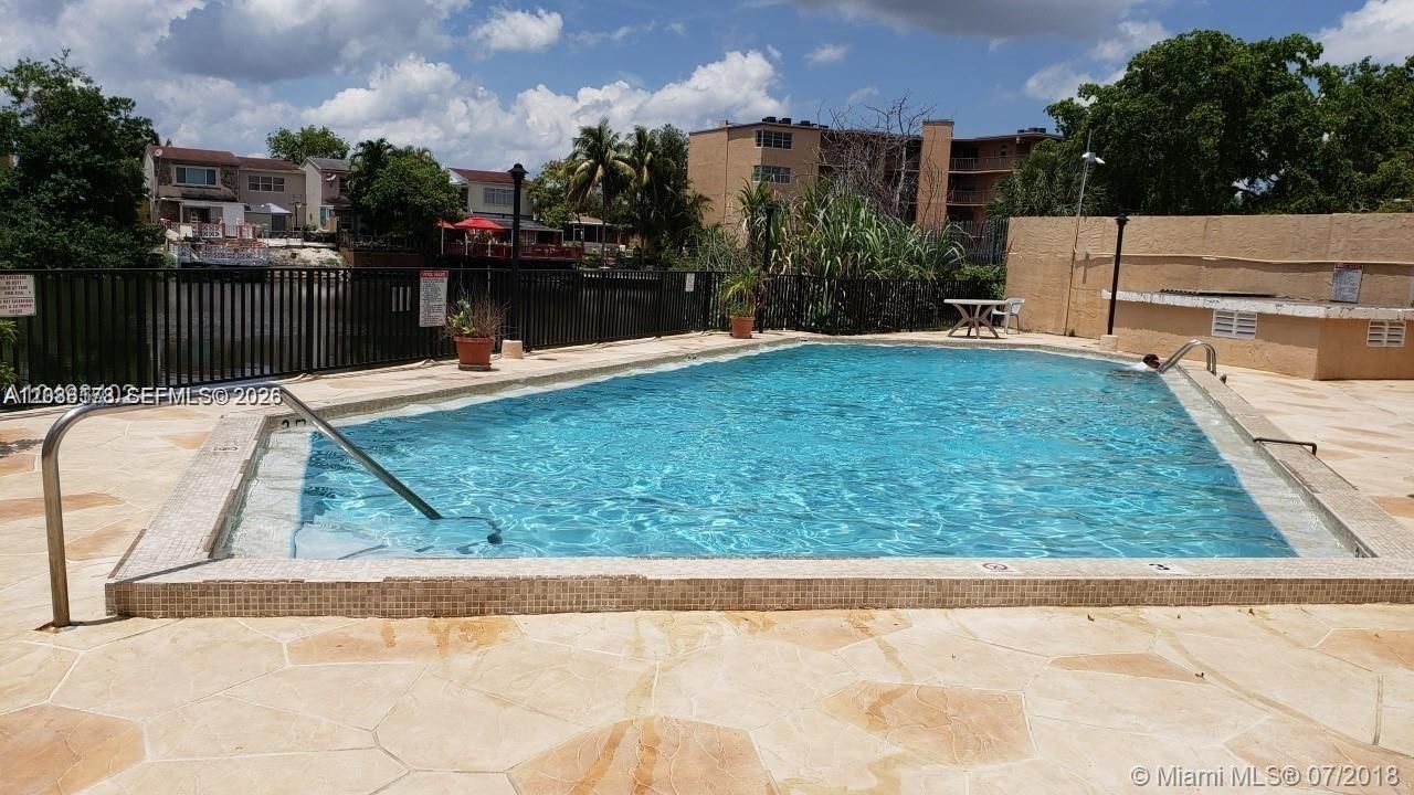 For Rent: $2,600 (3 beds, 2 baths, 1016 Square Feet)