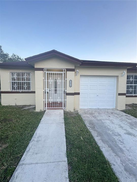 For Rent: $2,400 (3 beds, 1 baths, 1357 Square Feet)