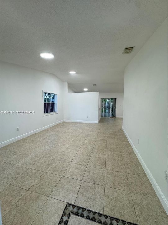 For Rent: $2,400 (3 beds, 1 baths, 1357 Square Feet)