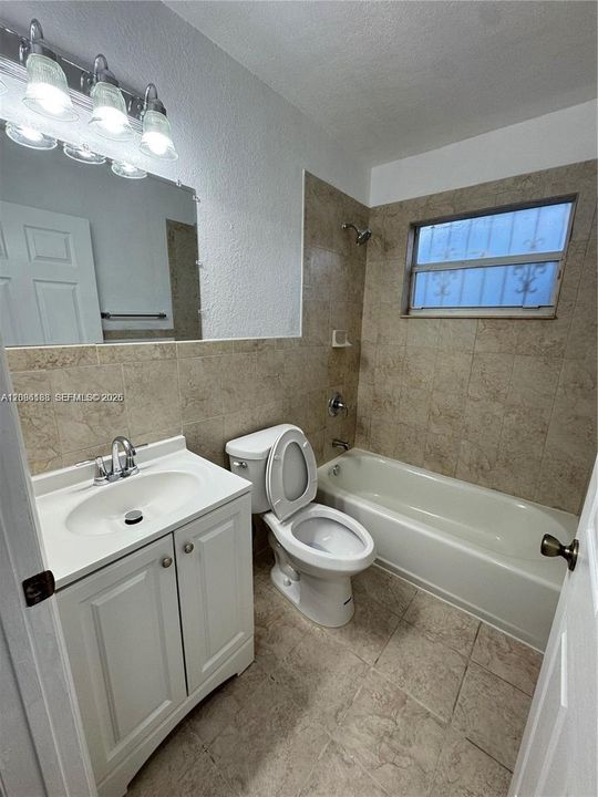 For Rent: $2,400 (3 beds, 1 baths, 1357 Square Feet)