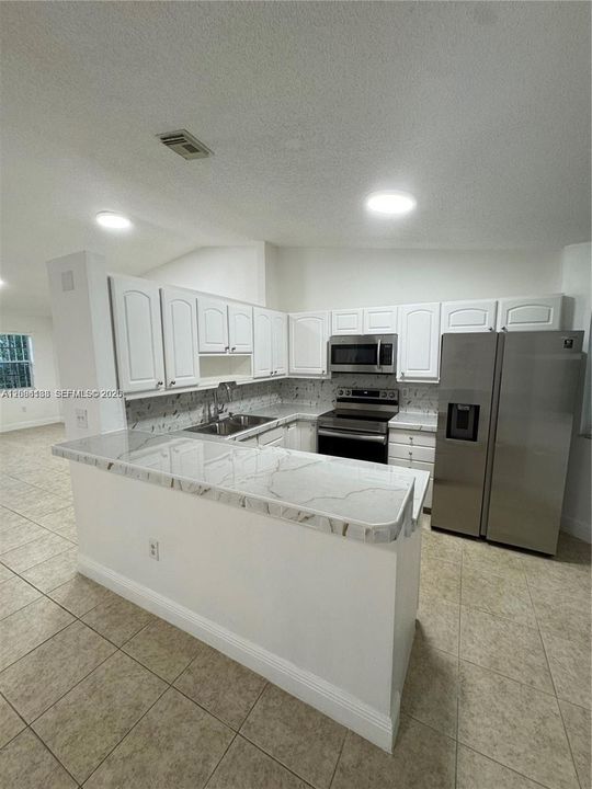 For Rent: $2,400 (3 beds, 1 baths, 1357 Square Feet)