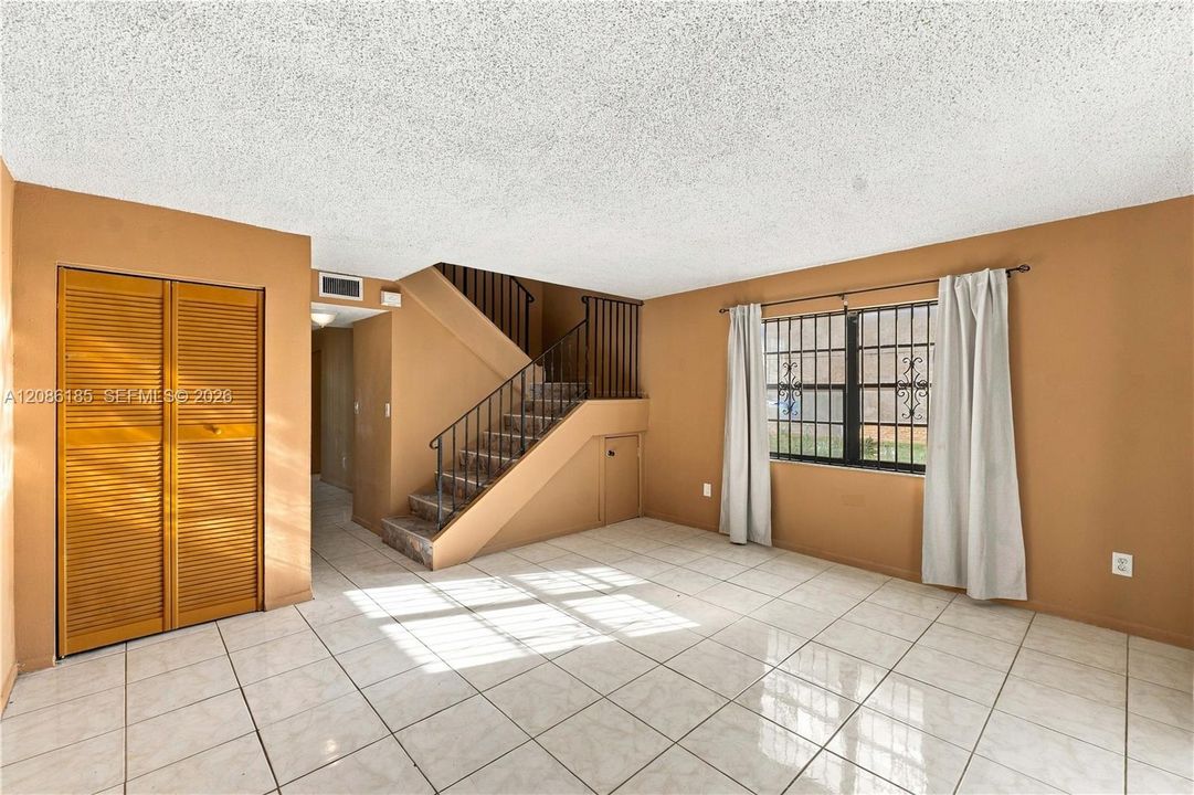 For Rent: $1,750 (2 beds, 1 baths, 1020 Square Feet)