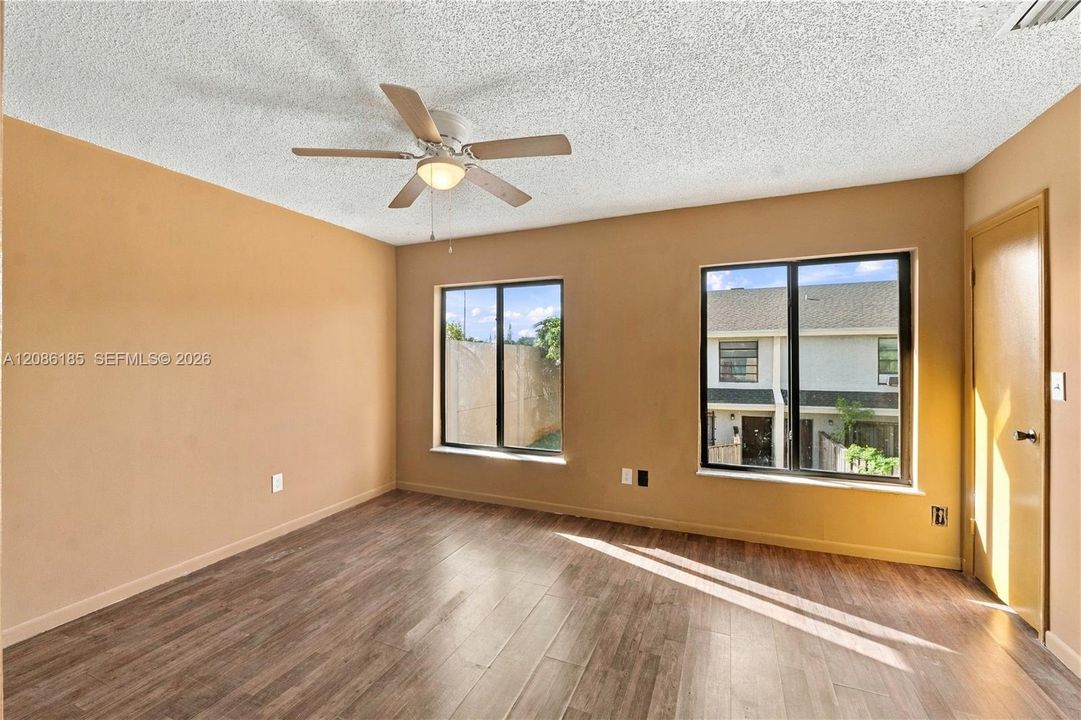 For Rent: $1,750 (2 beds, 1 baths, 1020 Square Feet)