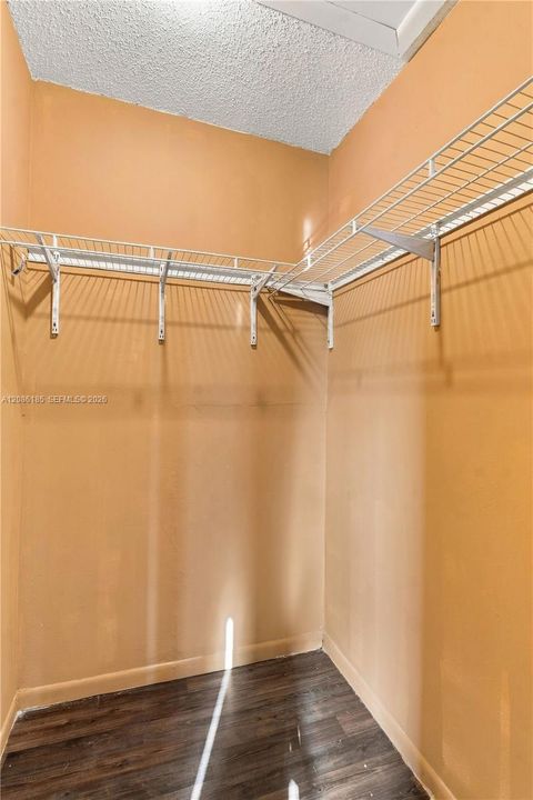 For Rent: $1,750 (2 beds, 1 baths, 1020 Square Feet)