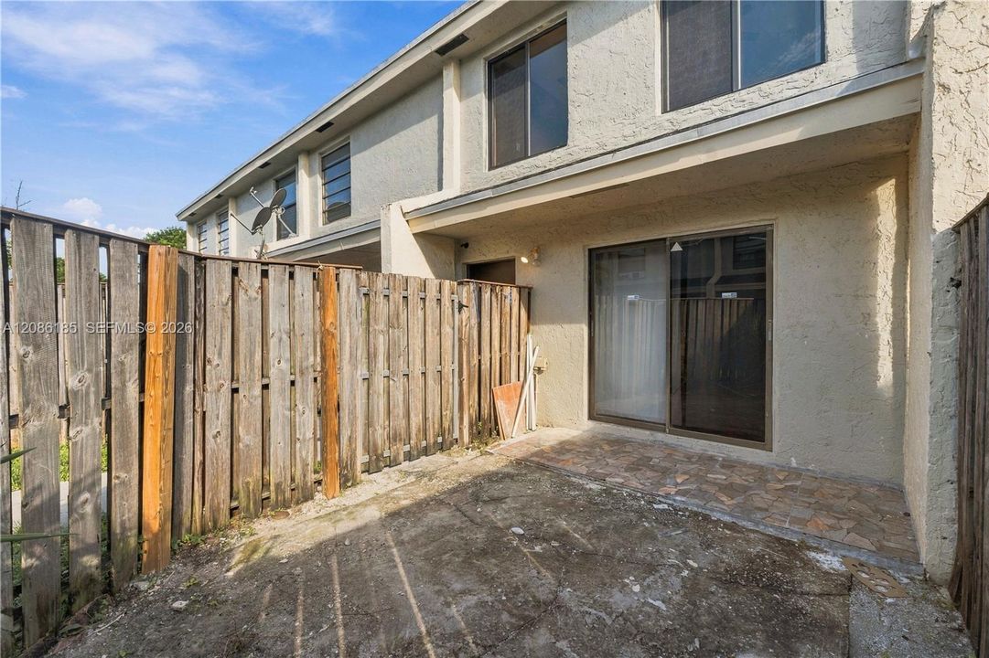 For Rent: $1,750 (2 beds, 1 baths, 1020 Square Feet)