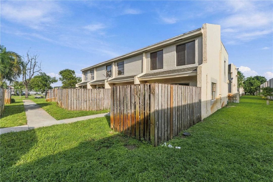 For Rent: $1,750 (2 beds, 1 baths, 1020 Square Feet)