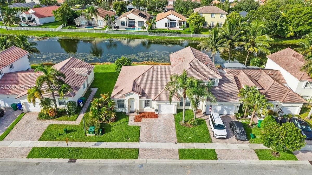 На продажу: $500,000 (3 спален, 2 ванн, 1324 Квадратных фут)