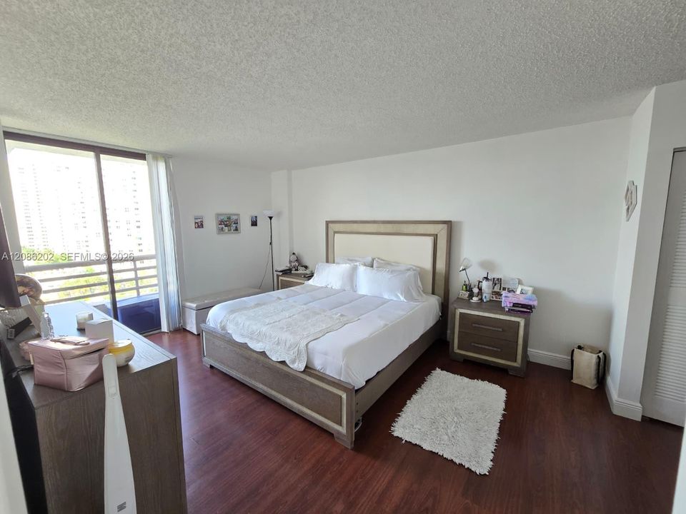 For Sale: $327,000 (2 beds, 2 baths, 1134 Square Feet)